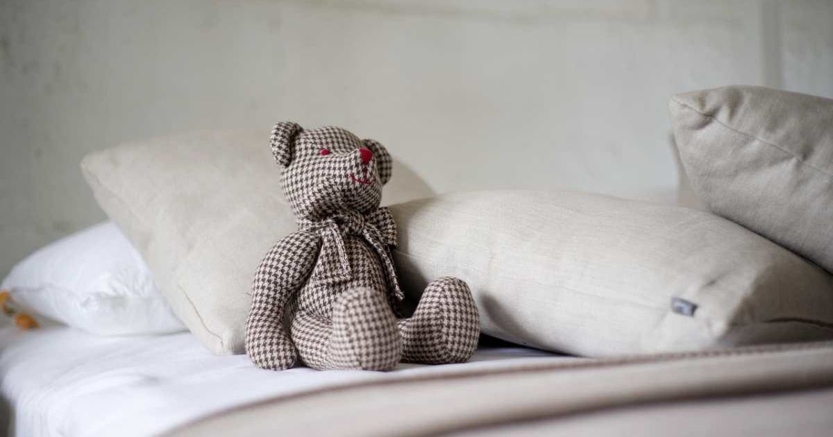 Woman refuses to sleep at boyfriend’s house after discovering his ‘sentimental’ pillow situation