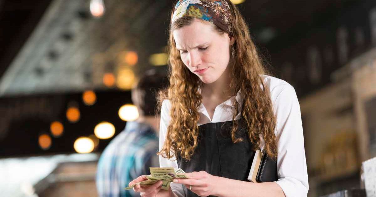 Tennessee server received a $2,500 tip on a $150 bill — then the restaurant gave bizarre excuse to deny the tip