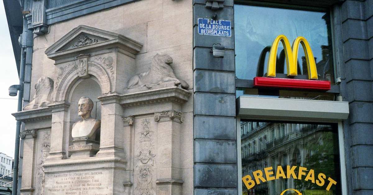 A kind stranger walked into McDonald’s, paid for 356 meals and walked out. All he left was a mysterious note