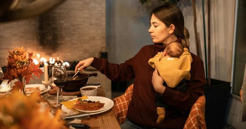 New mom couldn't handle her baby during a meal at a Japanese restaurant — the waitress instantly stepped in