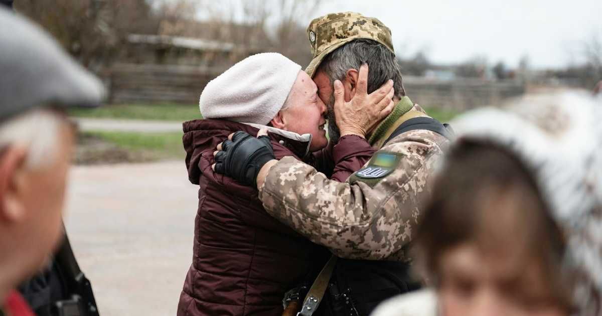Brothers separated by Korean war reconnect after 35 years on live TV: 'I thought you were dead'