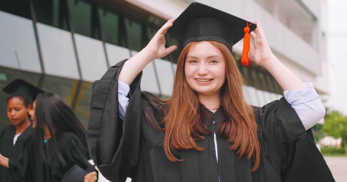 Principal ignored her bullying complaints, so she left him hanging on stage — and the internet's on her side