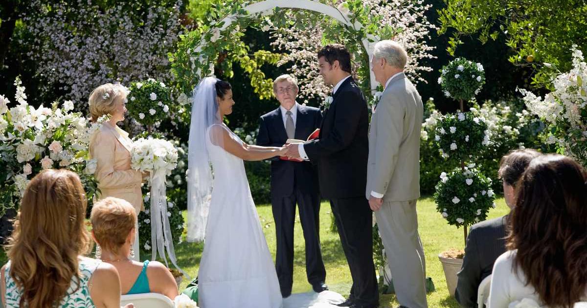 He spent 8 years writing down his fiancée’s funniest quotes — then surprised her at their wedding