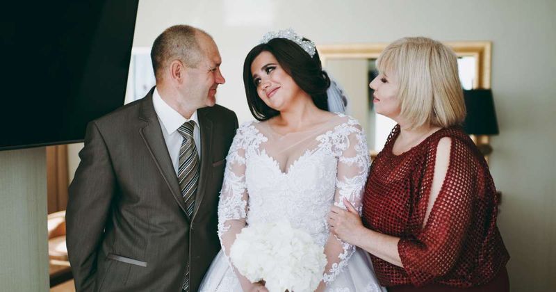 Bride had no one to walk her down the aisle — until her late husband's parents showed up for her
