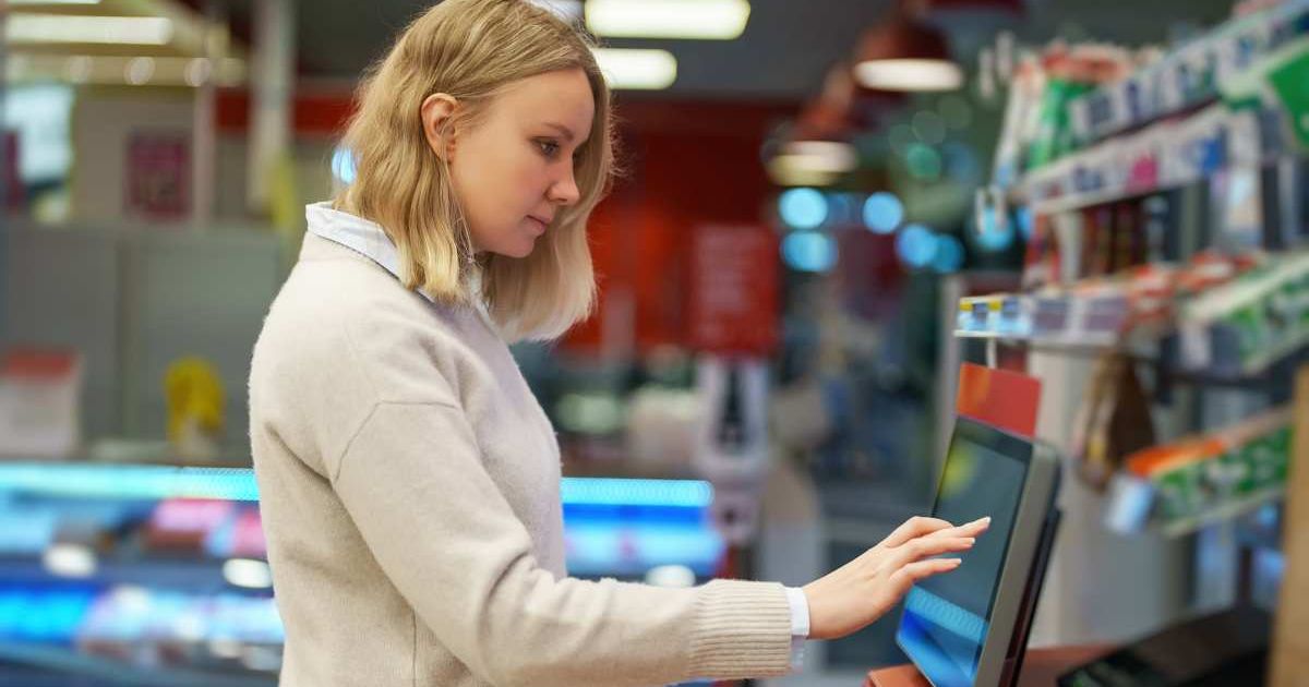 Woman 'asked' to tip at a self-checkout counter in Los Angeles, sparks intense debate