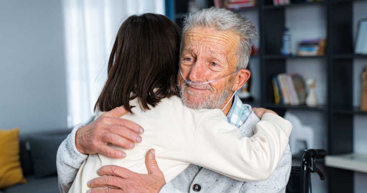 Woman recorded grandpa's 'last hug' on tape. When she heard his last words, she completely broke