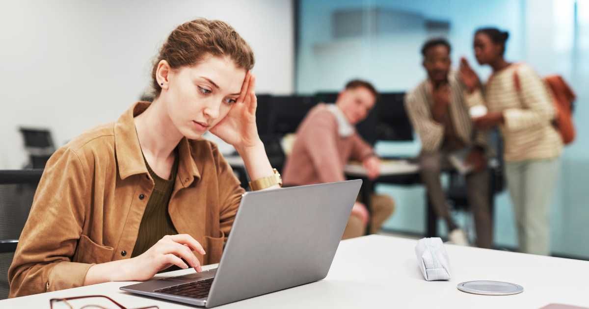 Woman saw office bullies targeting a new hire over his dress. Her stern reply put them in their place