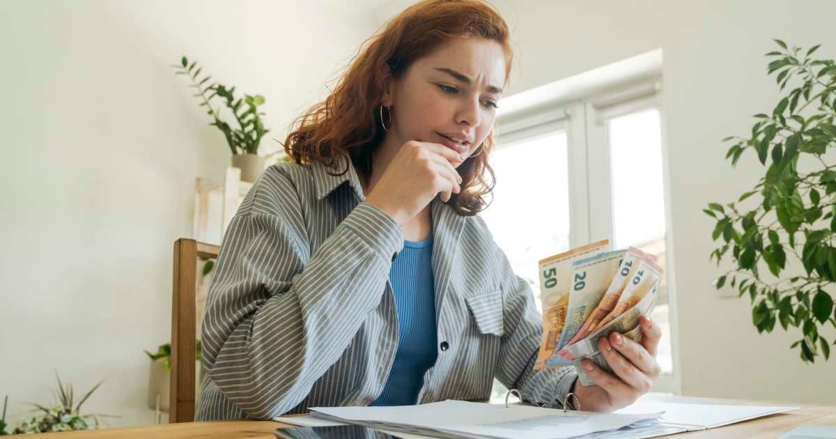 25 people share their best frugal living hacks that help them save money