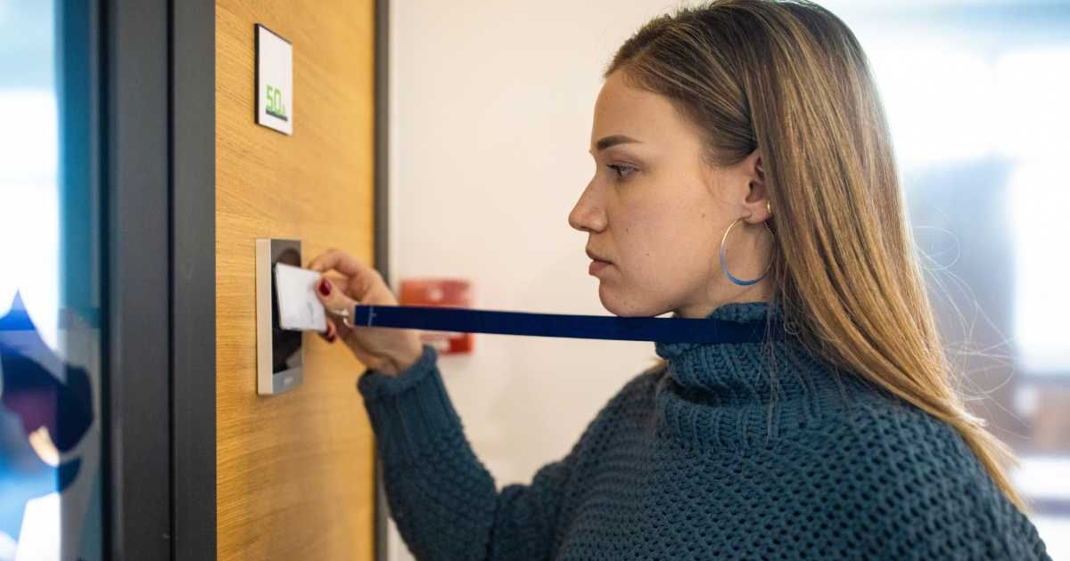 Boss demands worker 'clock out' every time she's not at the desk. 8 hours later, she made him eat his words
