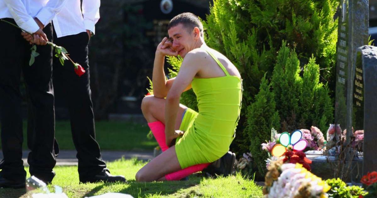 Fallen soldier’s best friend wore a green dress to his funeral, honoring a pact they made years ago