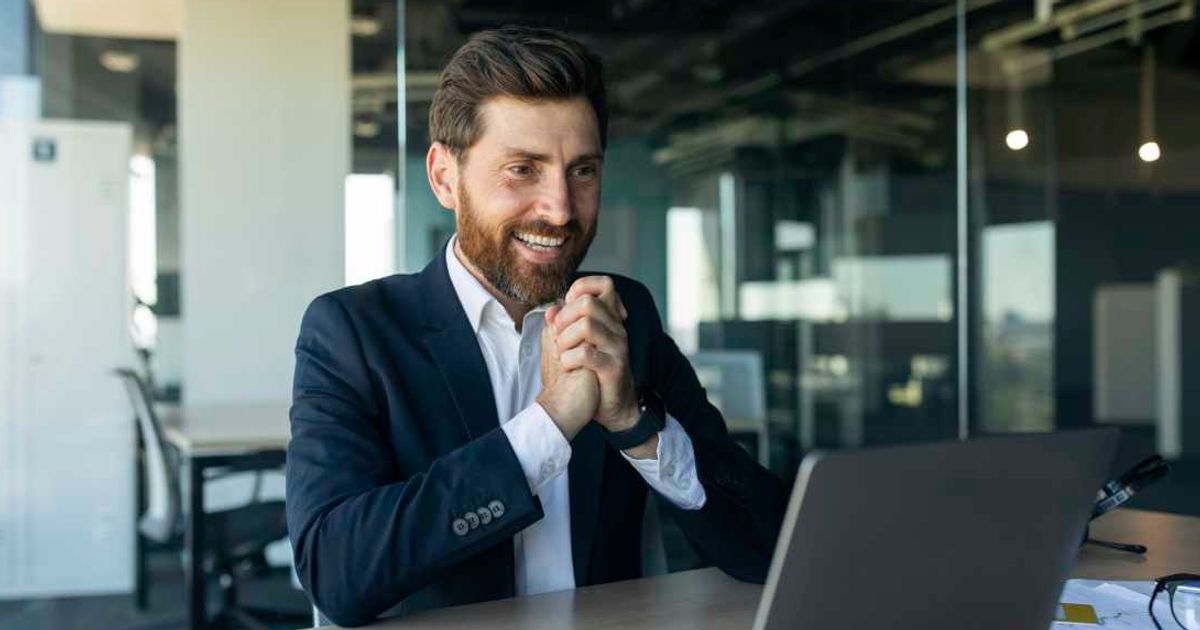 Boss turns red in the face after employee reveals why he refuses to work more than 30 minutes a day