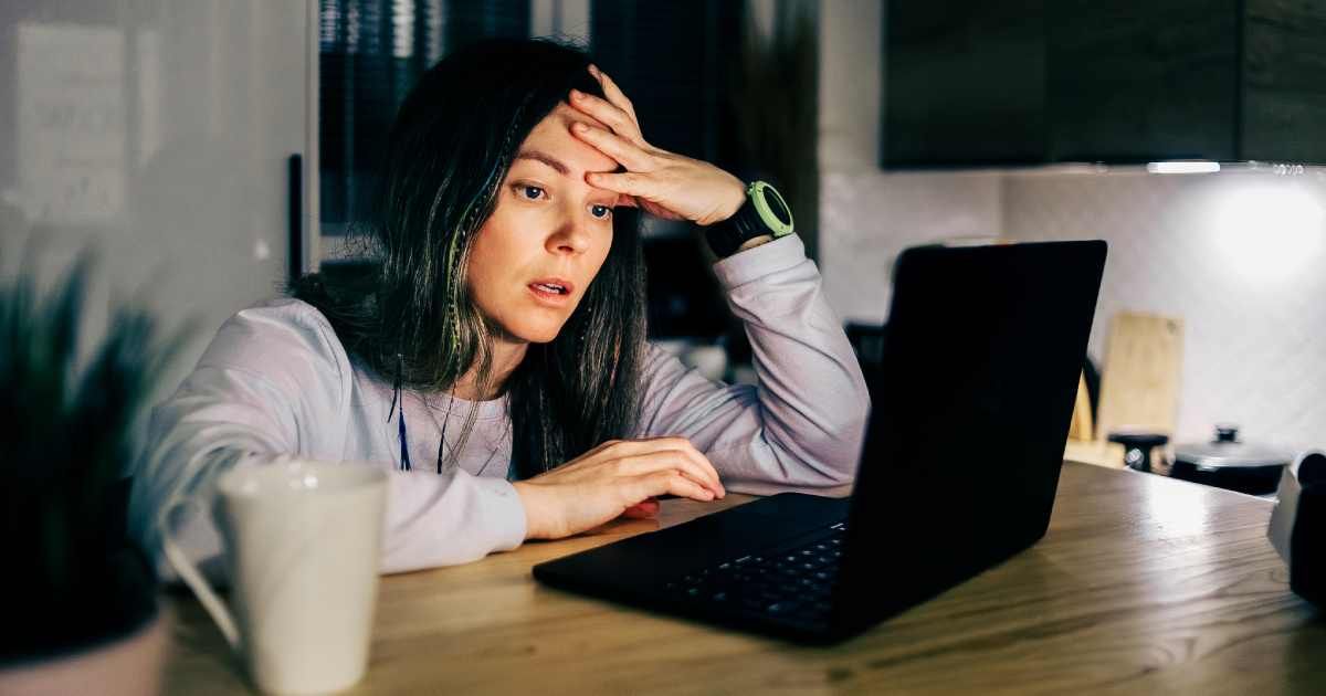 Boss sends everyone home but forces woman to work late because she 'doesn't have kids'
