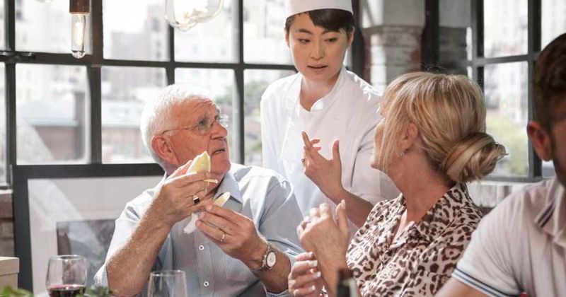 Customers left a rude note instead of a tip — all because waitress asked one customary question