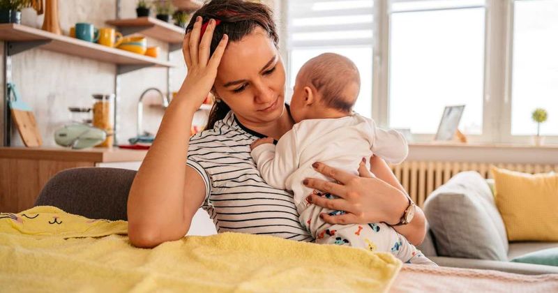 Woman 'struggling' after childbirth calls mom for help. She turned up and turned it into a beautiful ritual