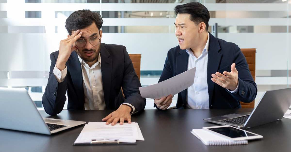 Boss scolds worker of 25 yrs for clocking out 3 minutes early after a 19-hour shift — instantly regrets it