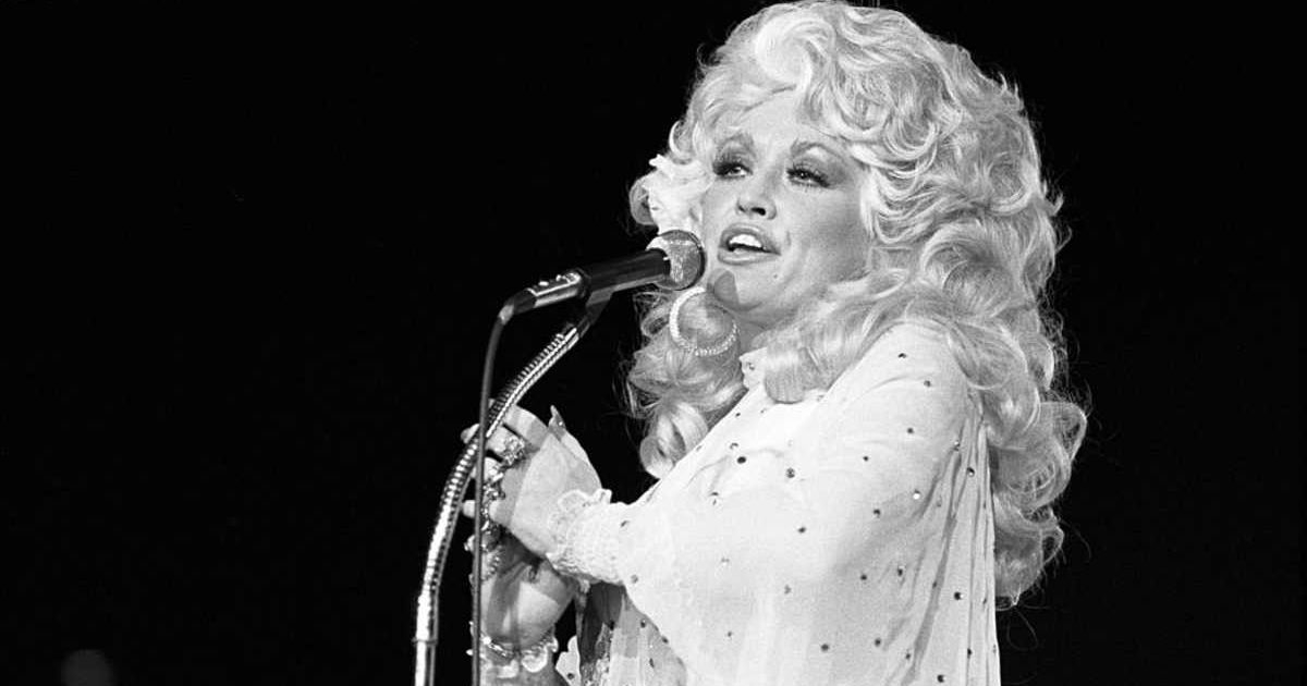 Dolly Parton’s response to a reporter asking if she 'felt like a joke' in 1977 shows she’s always been iconic