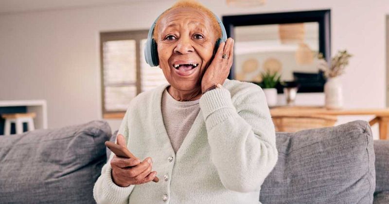 Grandson sent his new song to grandma who lost her voice to cancer. She broke down when she heard her own voice in it