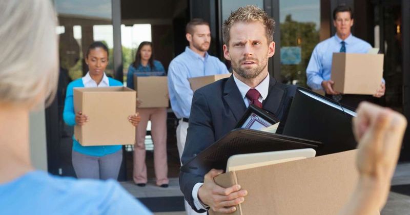 Boss calls a ‘mandatory meeting’ with 25 employees to fire a coworker, instantly regrets it