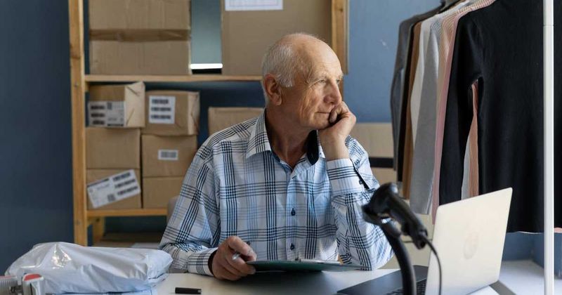 98-year-old WWII Veteran reveals reason why he still works 3 days a week at Lowe's