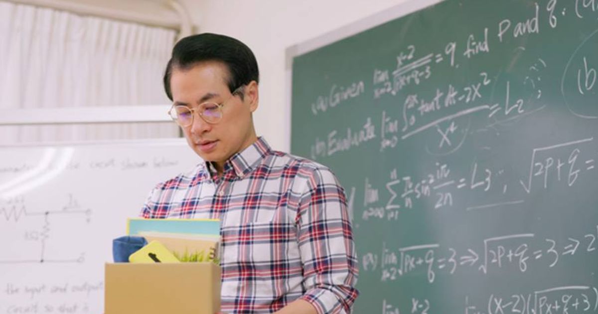Teacher gave a powerful speech explaining why he's resigning, and the whole school went silent