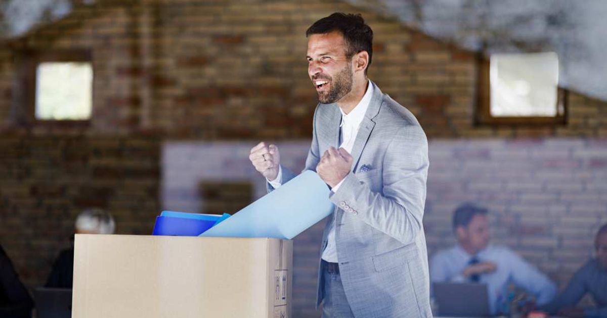 Employee fired for not working overtime without pay pulls the rug from under his boss in ultimate payback