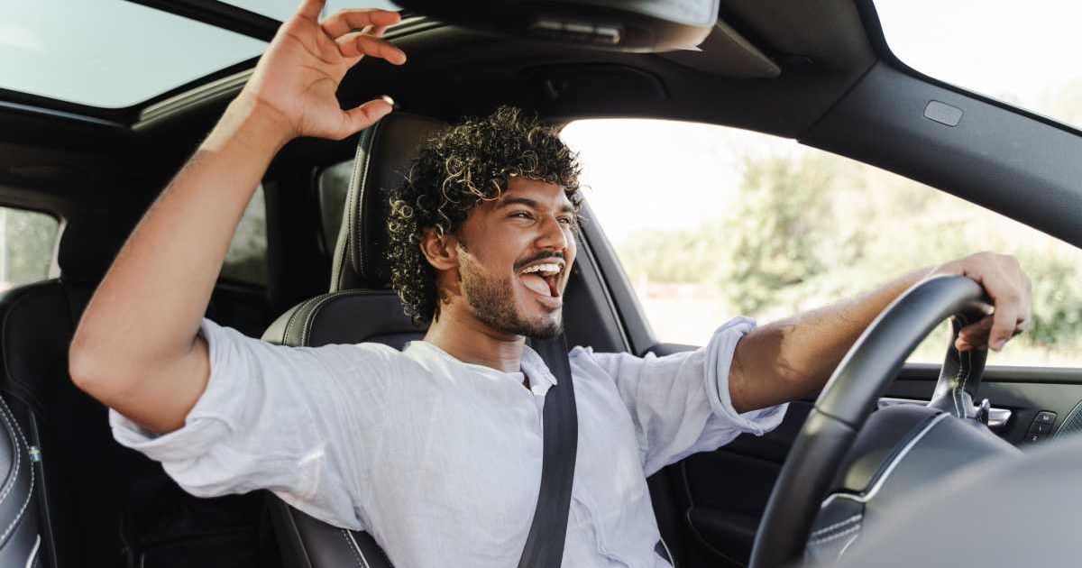 Rich neighbor kept parking his BMW over the line, so he came up with a plan that truly humbled him