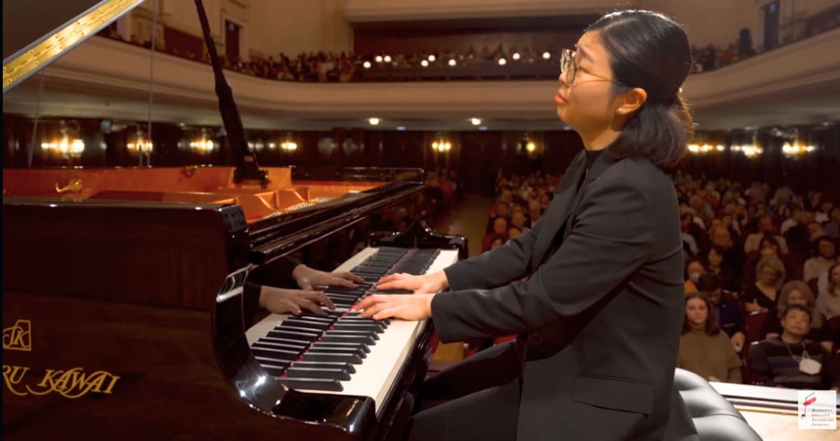 Pianist trying to recreate 200-year-old Chopin prelude breaks down mid-performance