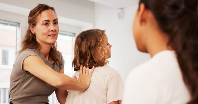 When a 5th grader choked in class, classmates laughed — but the teacher knew she had to act fast