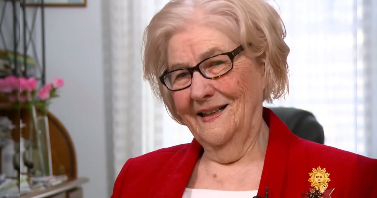 Food snobs mocked an elderly woman reviewer until Anthony Bourdain stepped in and changed everything