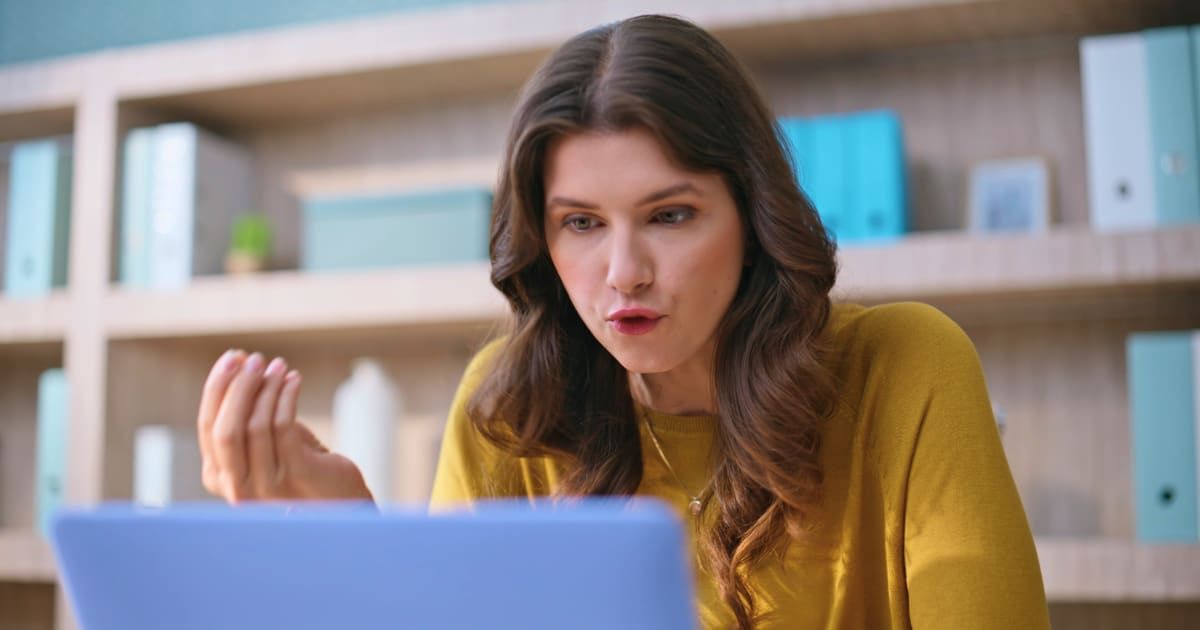 Company offers unpaid one-week trial as a 'generous' opportunity. Candidate's instant reply is the perfect comeback