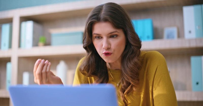 Company offers unpaid one-week trial as a 'generous' opportunity. Candidate's instant reply is the perfect comeback