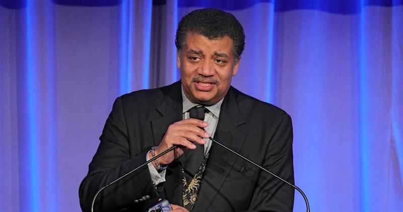17-year-old Neil deGrasse Tyson sent his résumé to Carl Sagan in 1975, and the astronomer wrote back