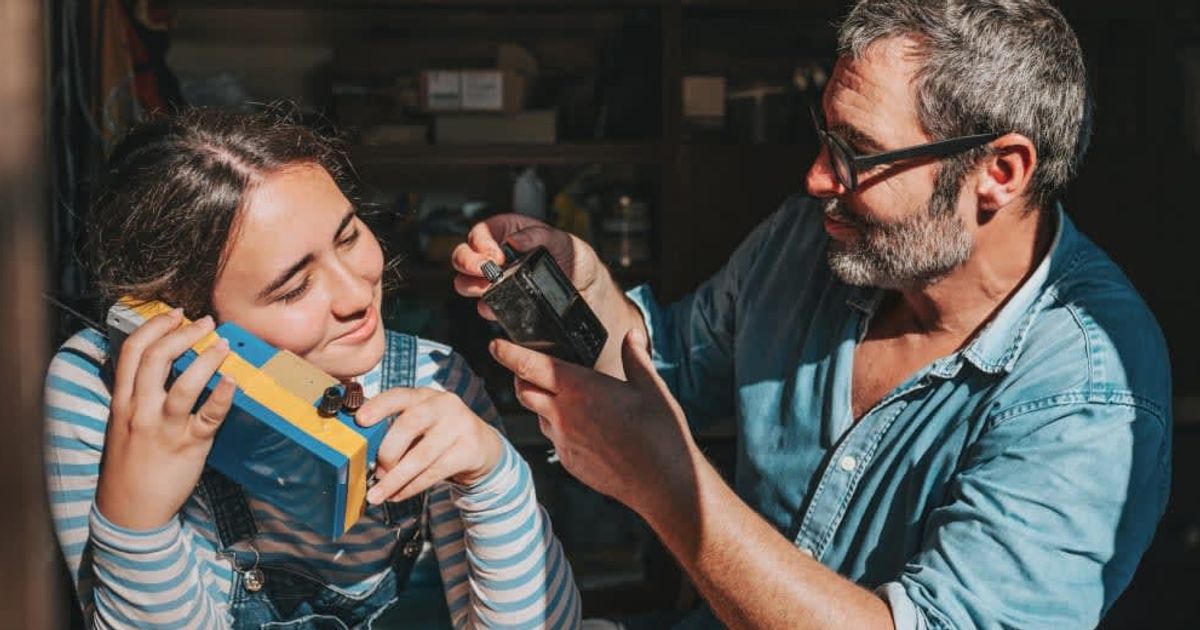 Gen Z dad asked 16-year-old daughter to guess 1980s items — and it's downright hilarious