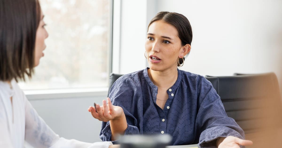 Employee stands up for herself after female colleague insults her during online office meeting