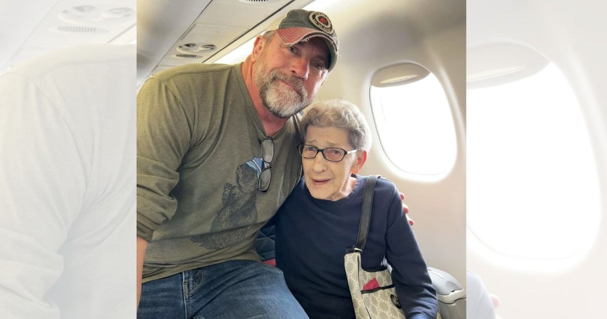 Man spotted a 94-year-old woman struggling find her seat on the plane — steps up with an incredible gesture