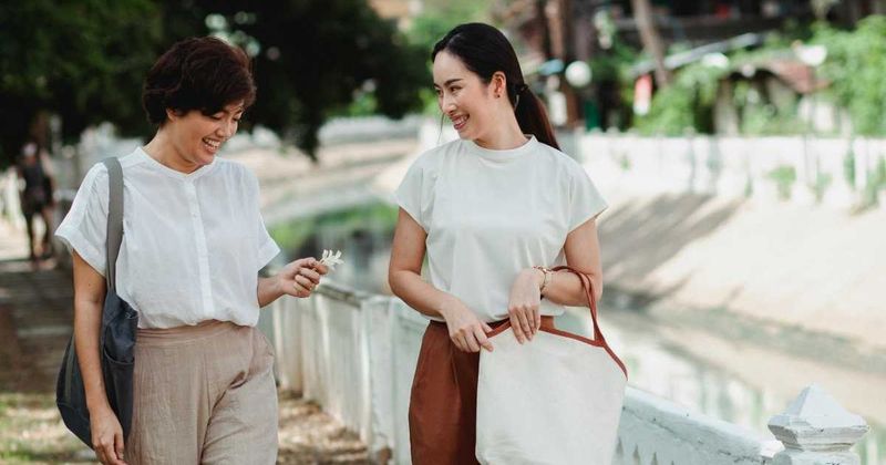 DNA confirmed they were sisters. They agreed to meet for brunch and gasped the moment they saw each other