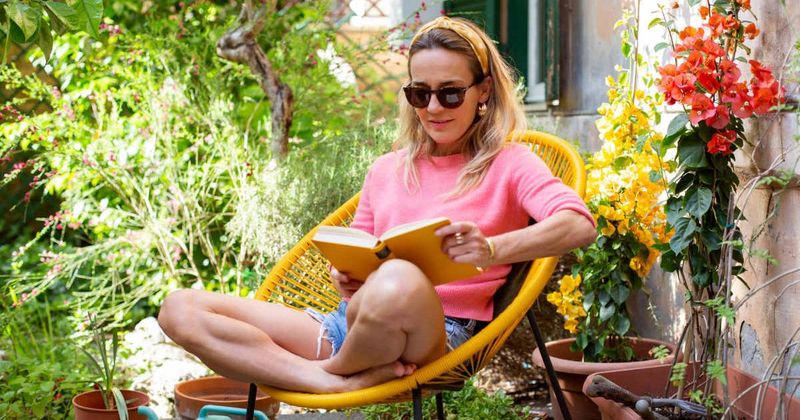 Illustrator beautifully captures the joy of being a single woman and there's nothing quite like it