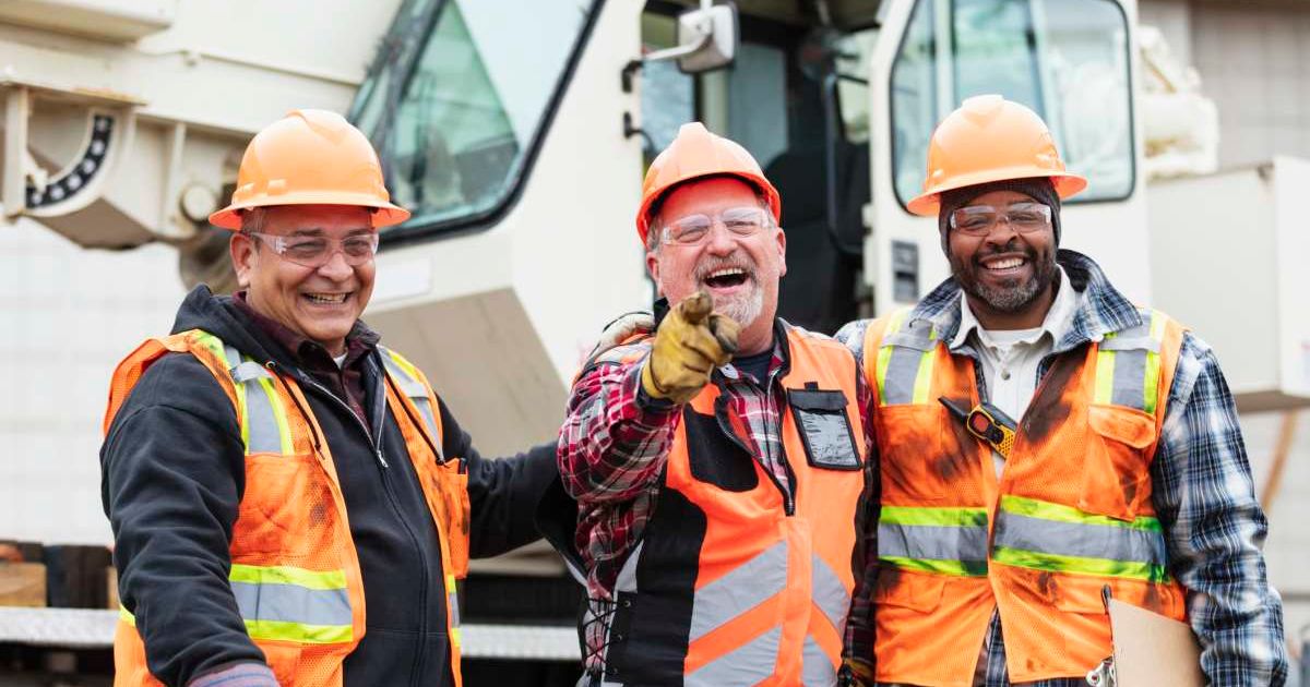 Car dealer crew tried humiliating pizza delivery guy over $7 — only to be hit by instant karma