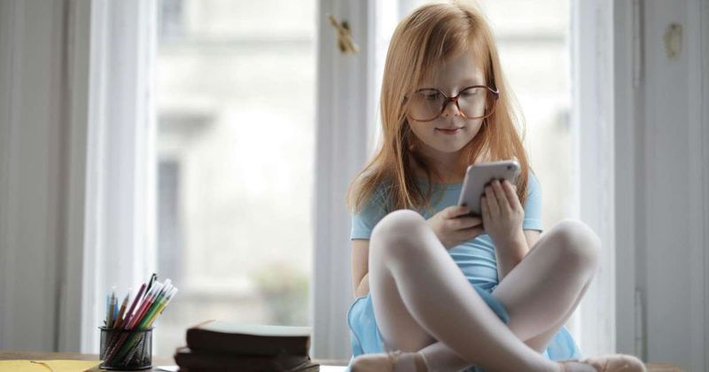 Brave 5-year-old calls 911 to save dad’s life — what she said next during the call stunned the responder