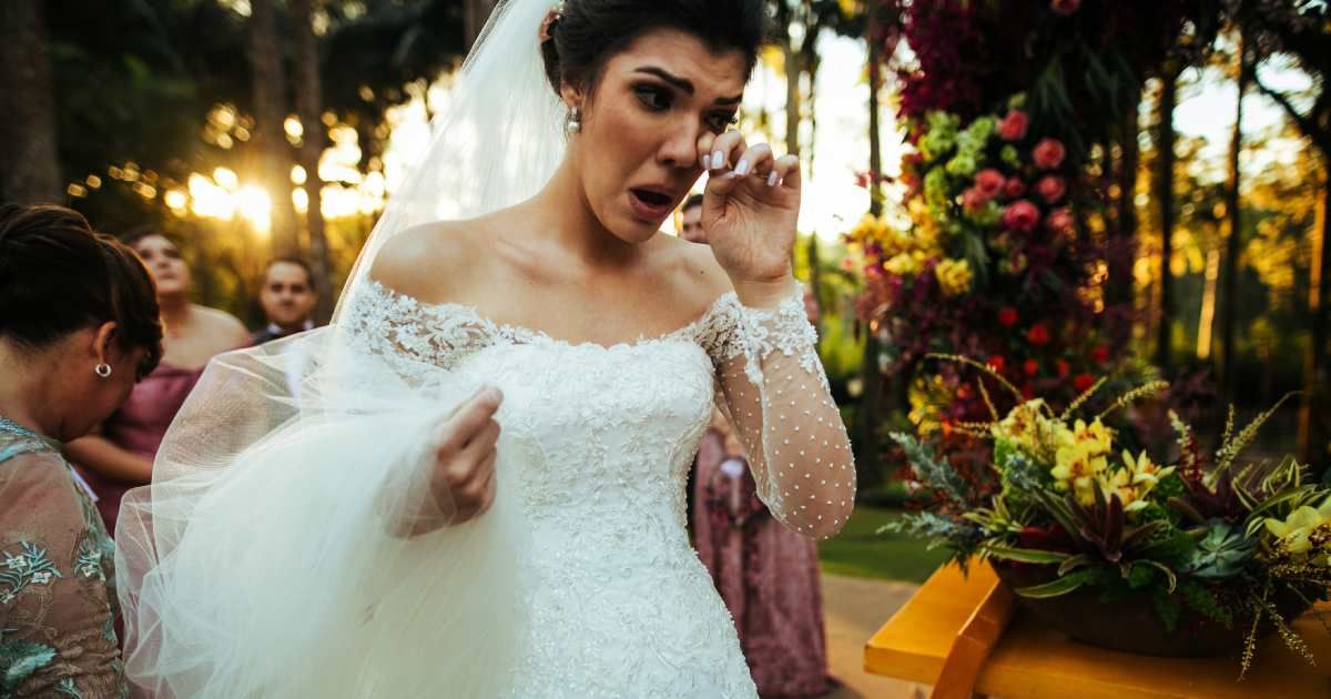 Bride breaks down in tears after groom confesses at the altar that he loves someone else
