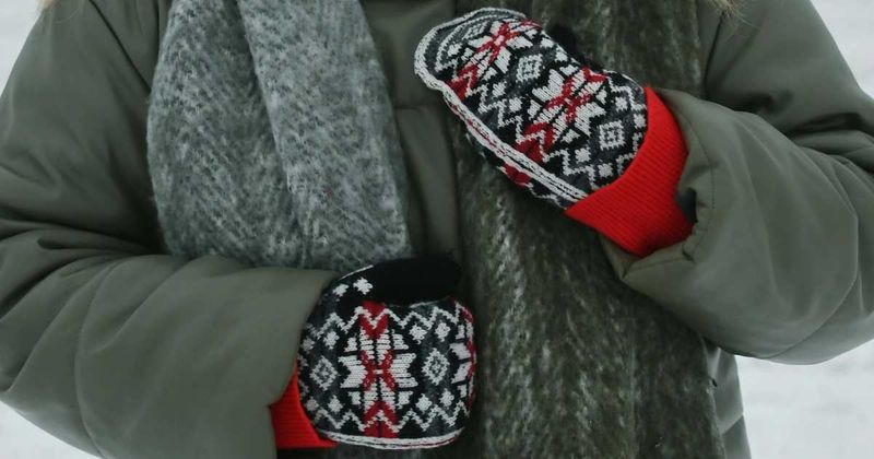 16-year-old knit star-pattern mittens after farmer challenged her skills. Now it's worn around the globe