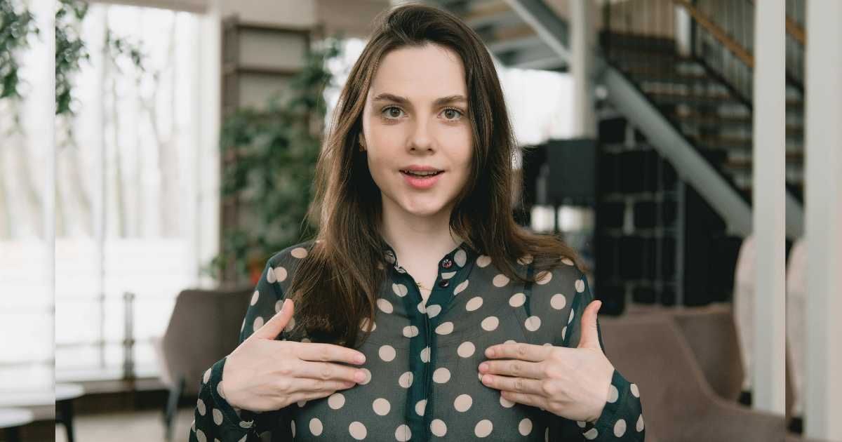 Stuck in a thought spiral? Science says saying your own name can snap you out of it