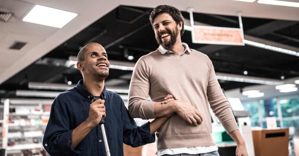 Blind visitor couldn’t see the sculpture at exhibit — so the artist helped him experience it through touch