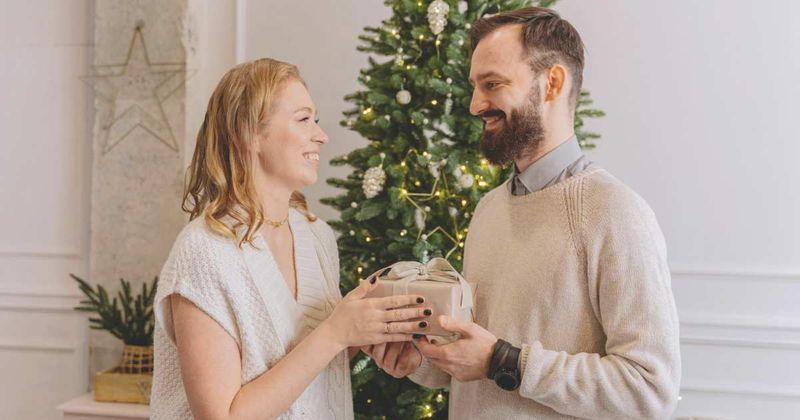 Boyfriend appeared disappointed by girlfriend’s ‘tiny box’ gift — until a million-year-old dinosaur tooth fell out