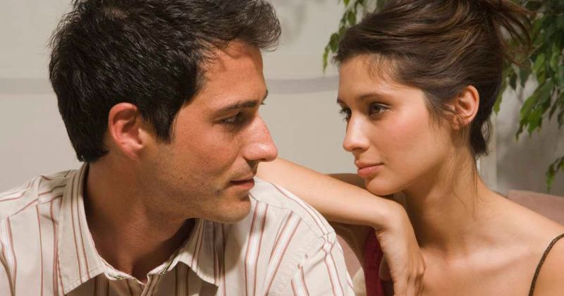 Behavior expert shares a simple trick to tell if she's attracted to you — watch her eyes