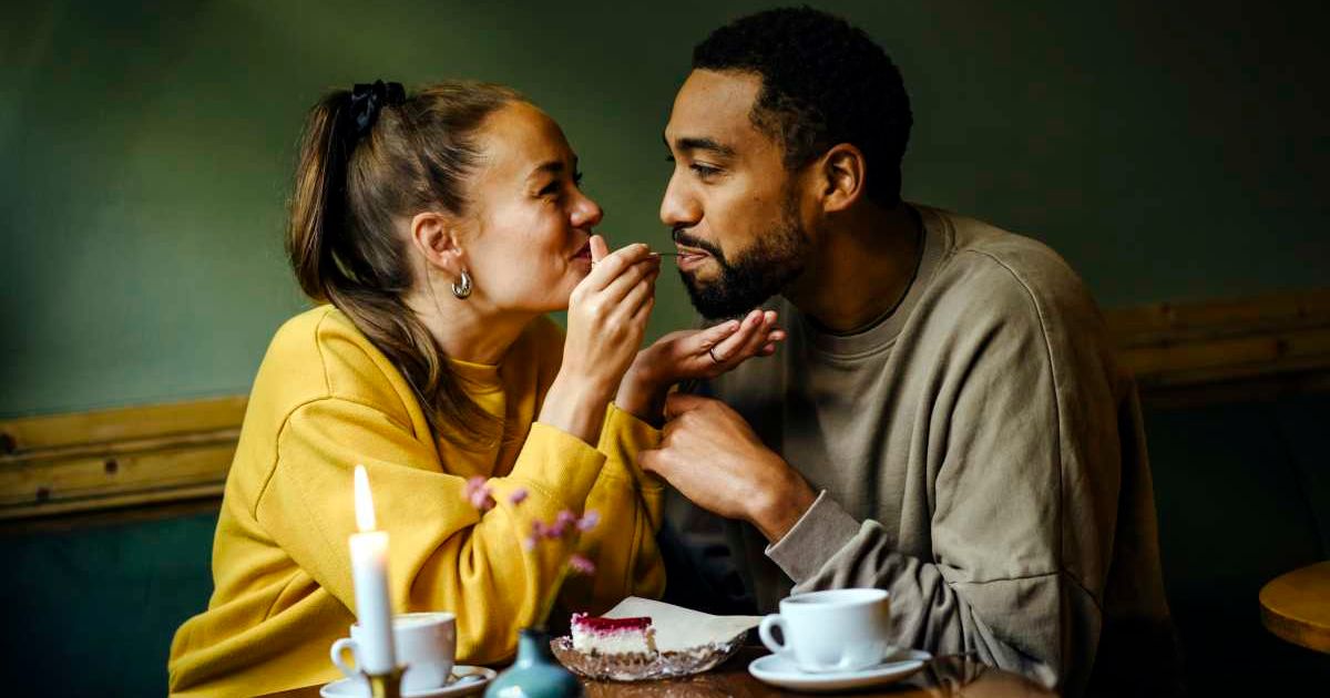 Harvard professor reveals why most people choose a gross partner over a secretive one