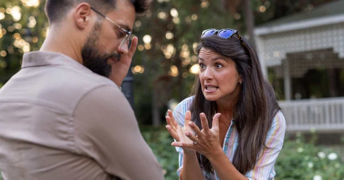 Mom asks if she's wrong for not changing her last name just because ex-husband's fiancee wants her to