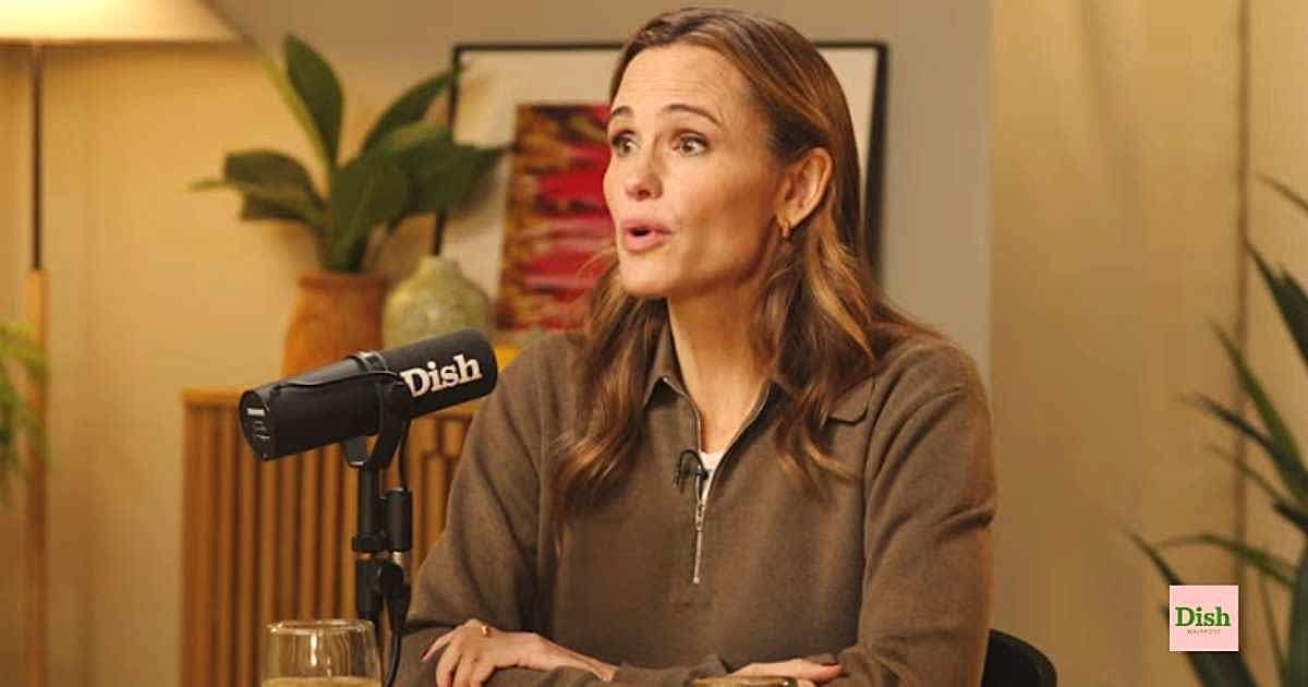 Jennifer Garner says attractive diners get priority seating — and Michelin-star chef confirms it's true