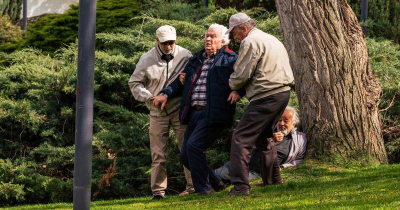 Woman begs mom to bail her from work with made-up excuse. She invented an Oscar-worthy scene involving her dad