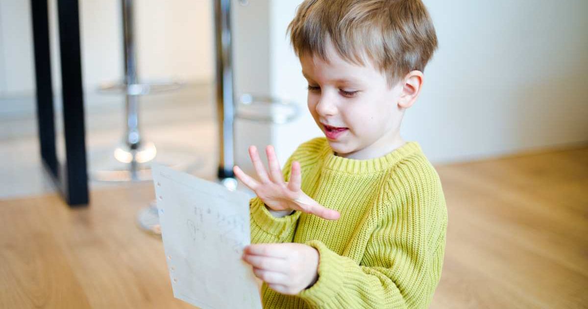 6-year-old accidentally kicks ball into neighbor's yard. Then plants the sweetest apology note for its return